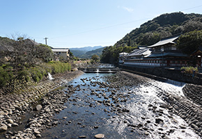 Bridge and Kimpa River